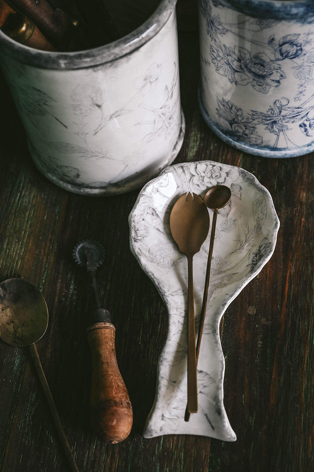 Hand-Painted Ceramic Spoon Rest - Grey Garden