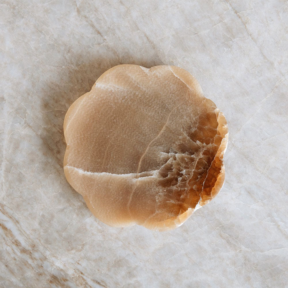 Round Chocolate Onyx Petal Tray