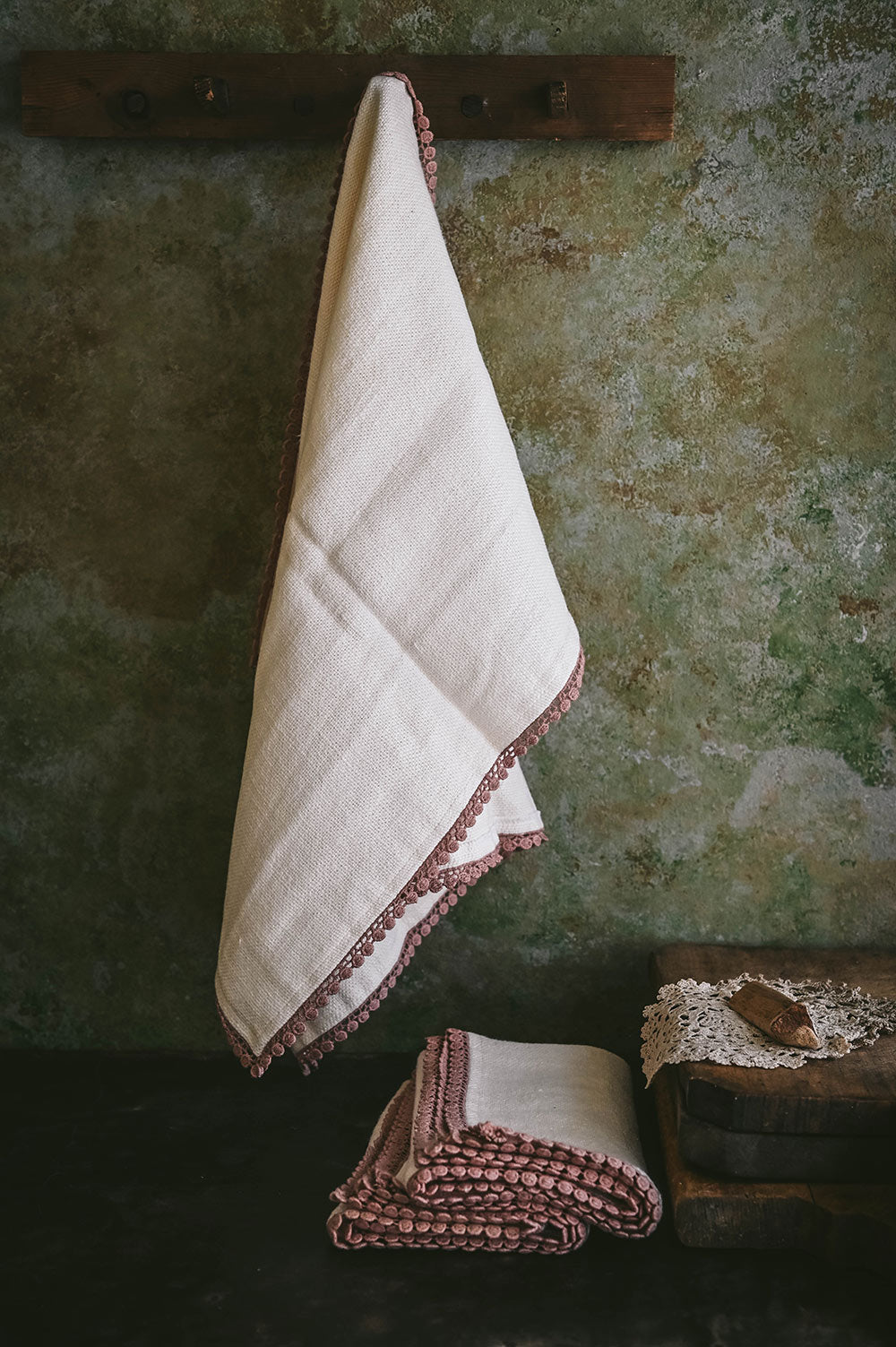 Heavyweight Table Linens with Lace Detail - Cream