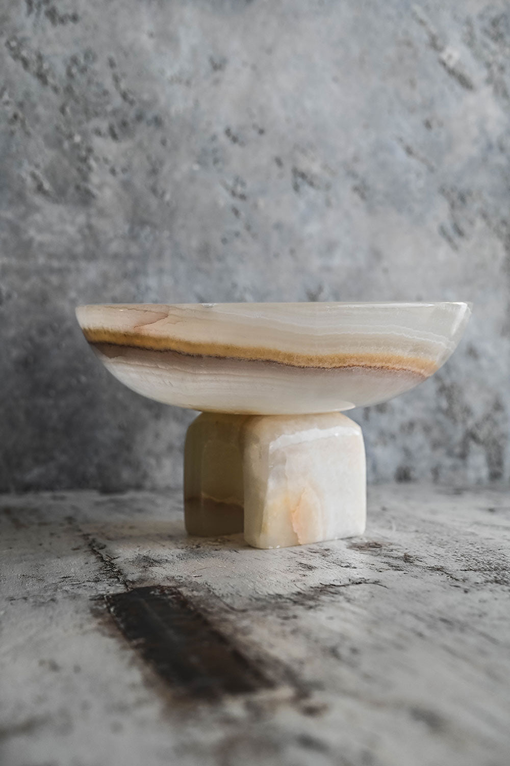Onyx Raised Bowl
