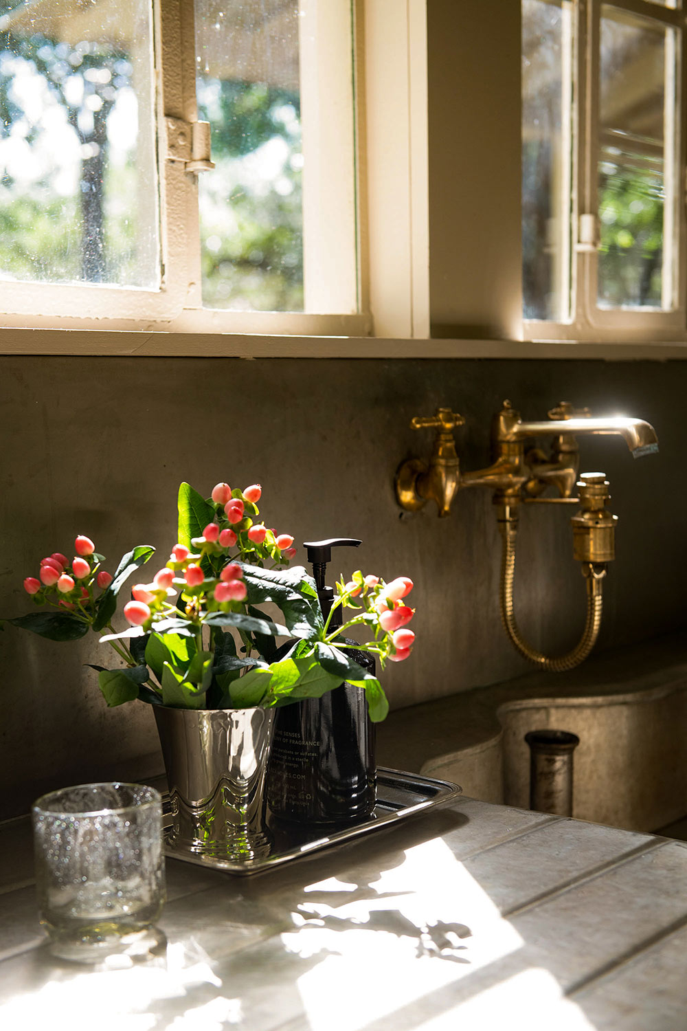 Roan Iris Tray - Polished Nickel