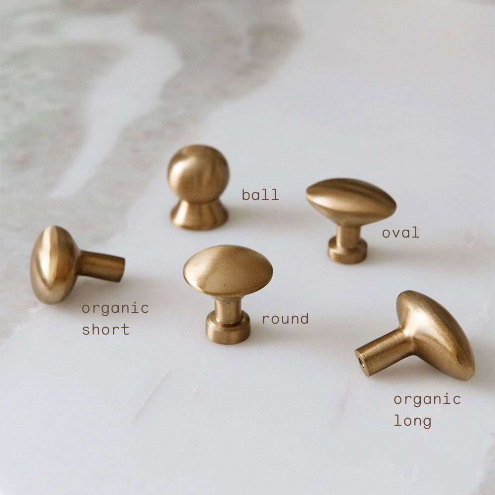 Roan Iris Antique Brass Knob