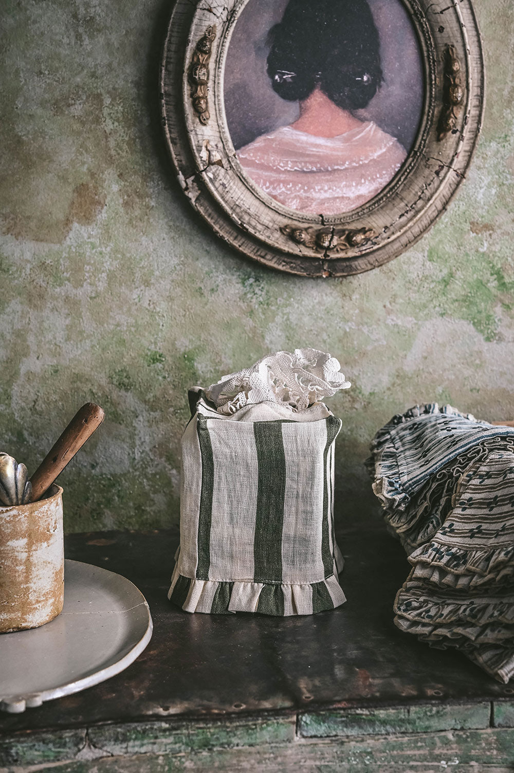 Ruffle Linen Tissue Cover - Olive