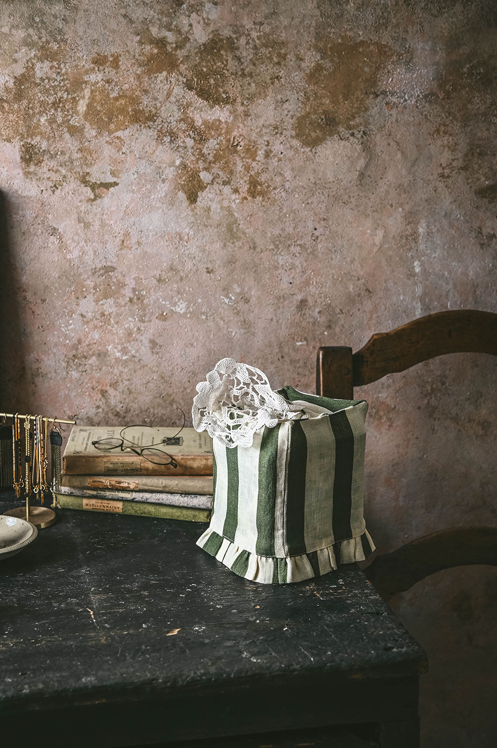 Ruffle Linen Tissue Cover - Olive