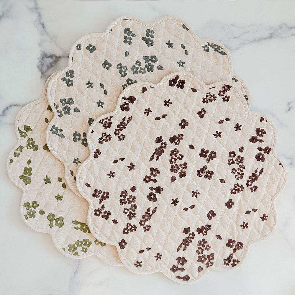 Olive Quilted Scallop Posy Placemat