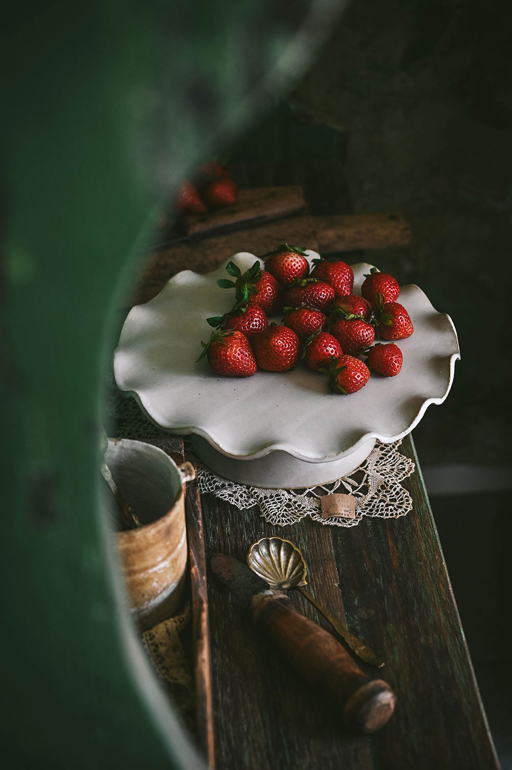 Ceramic Wave Pedestal Cake Stand