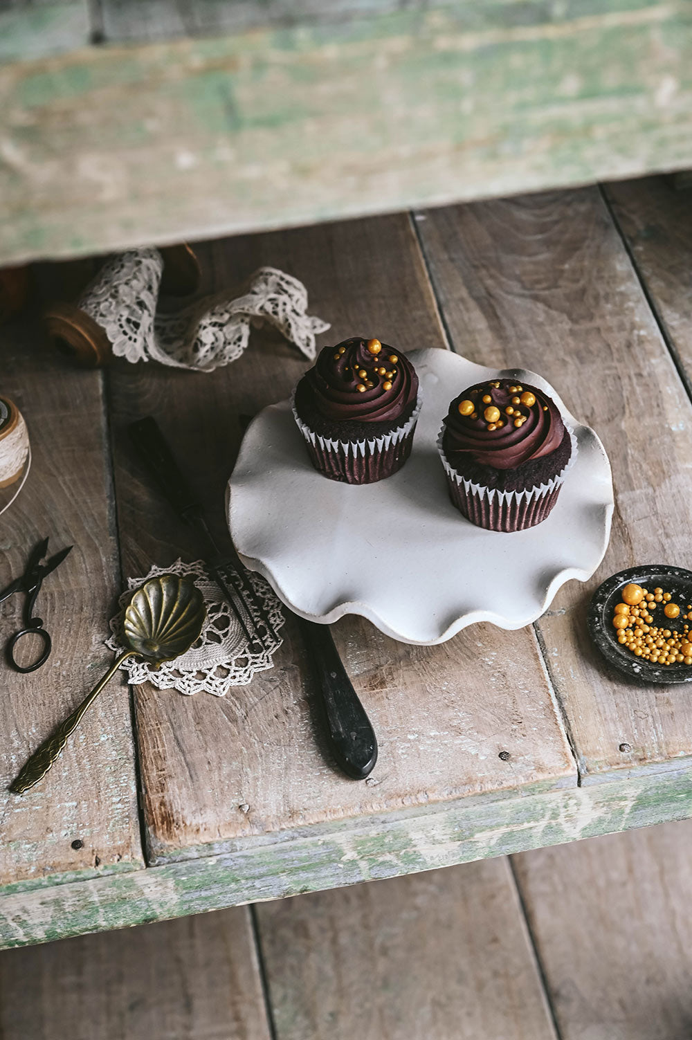 Ceramic Wave Pedestal Cake Stand