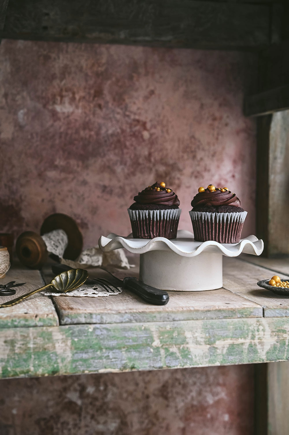 Ceramic Wave Pedestal Cake Stand