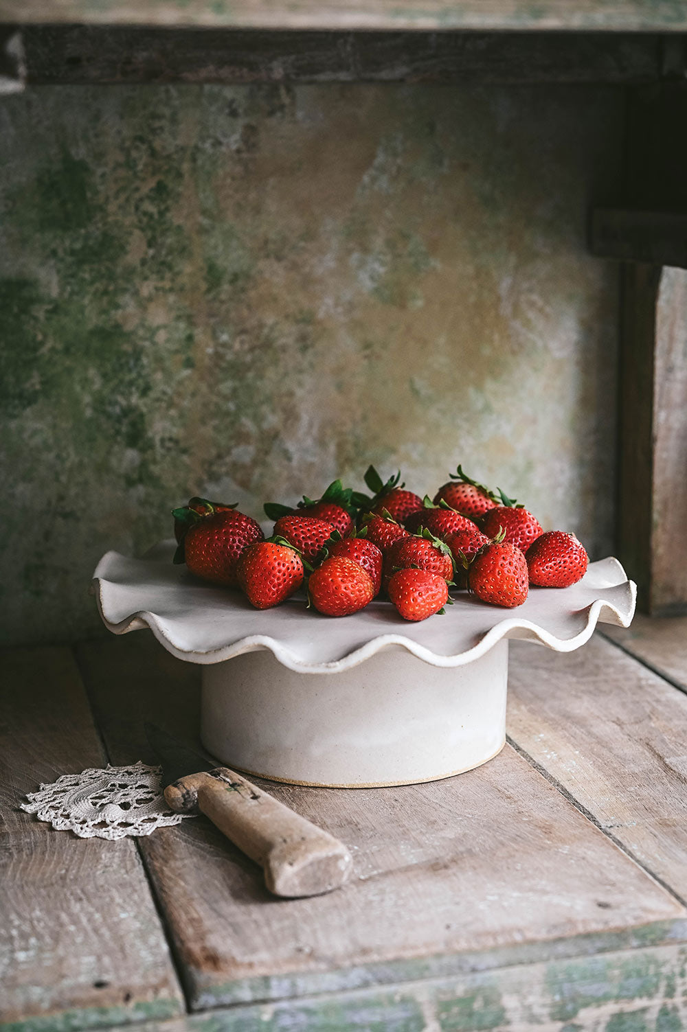 Ceramic Wave Pedestal Cake Stand
