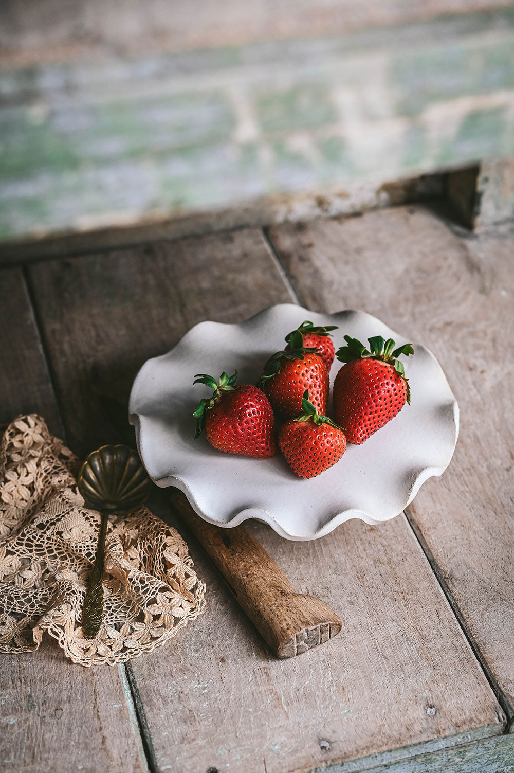 Ceramic Wave Pedestal Cake Stand