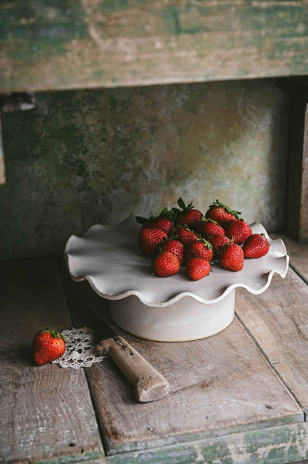Ceramic Wave Pedestal Cake Stand