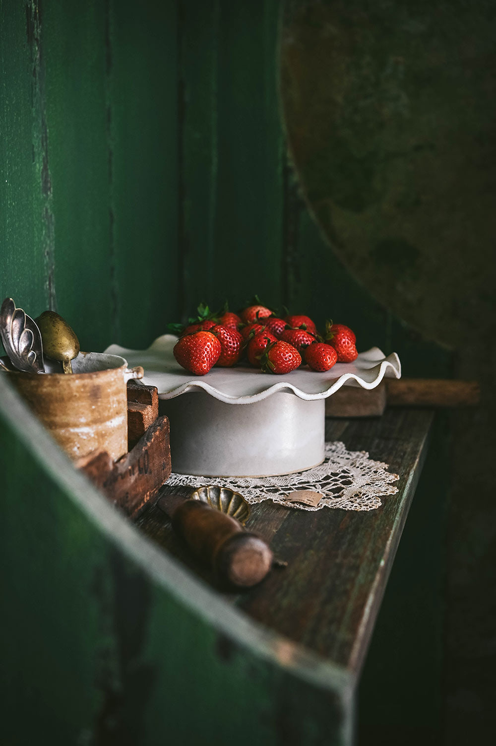 Ceramic Wave Pedestal Cake Stand