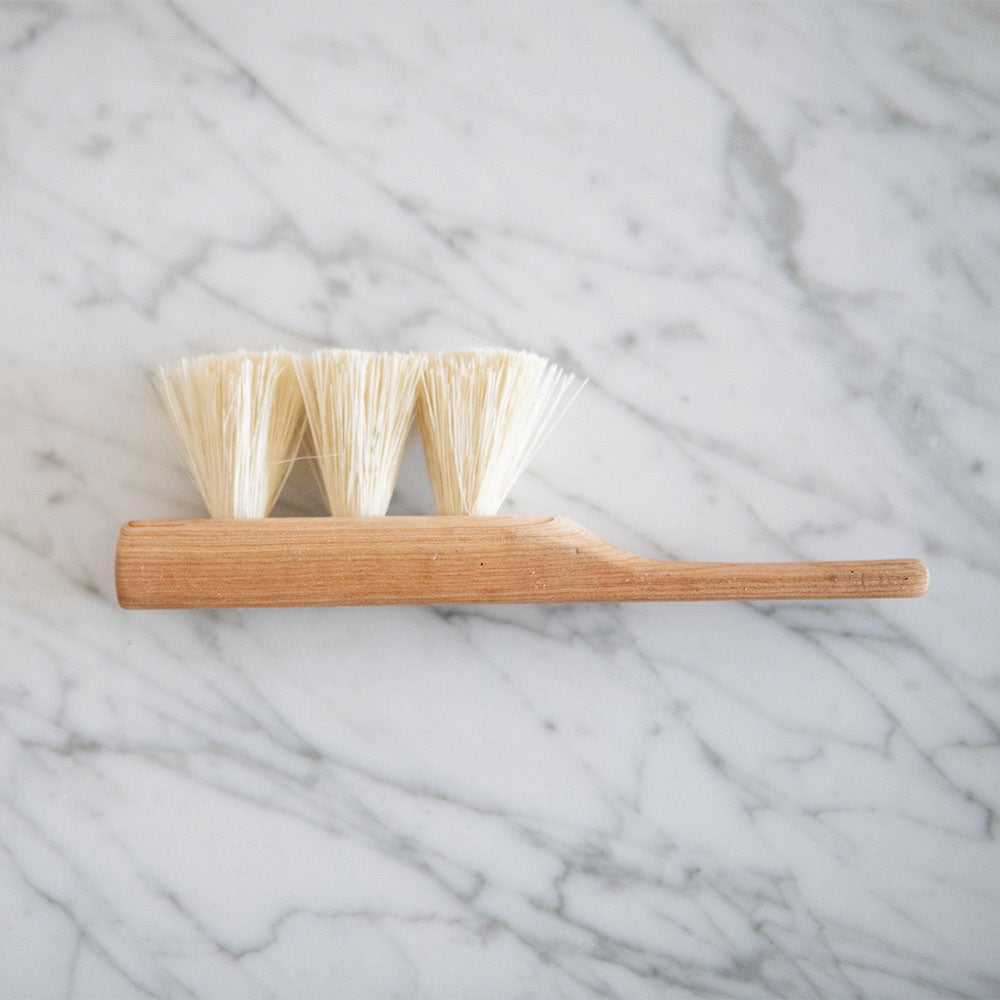 Medium Wooden Counter Brush No. MT0934