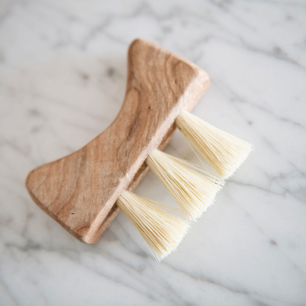 Small Wooden Counter Brush No. MT0940